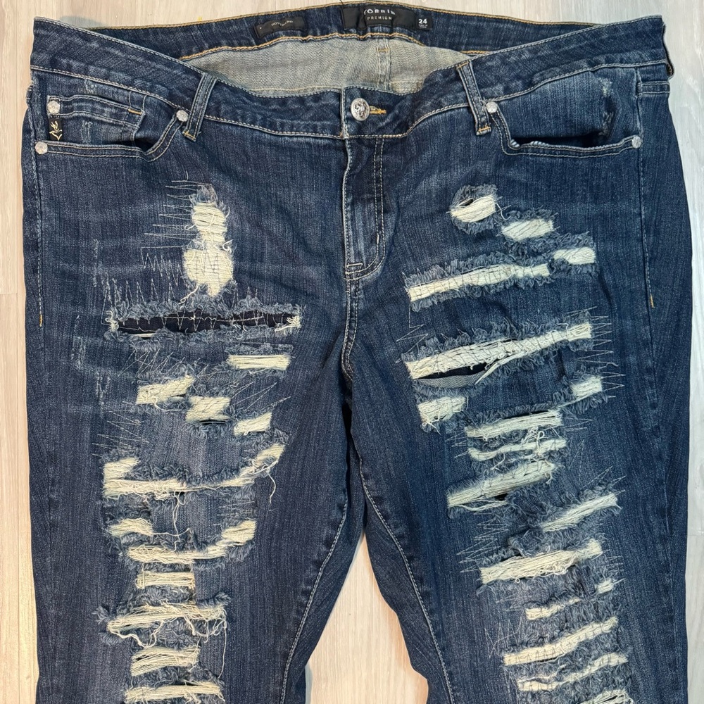 Torrid Boyfriend straight blue Jeans Distressed dark Wash plus size 24 NWOT - Picture 3 of 13